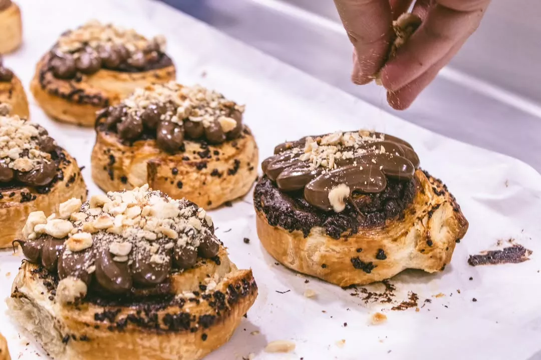 Rolls cubiertos de chocolate negro