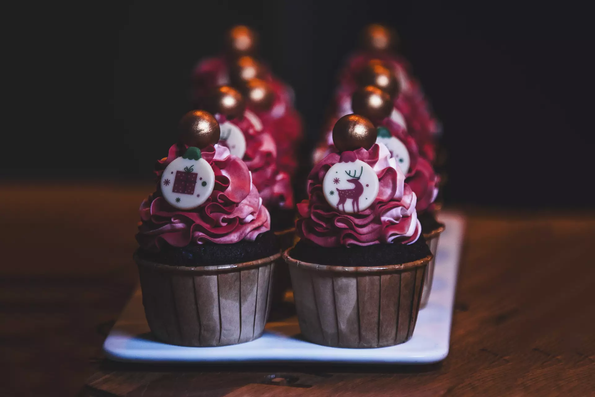 Cupcakes de chocolate y fresa