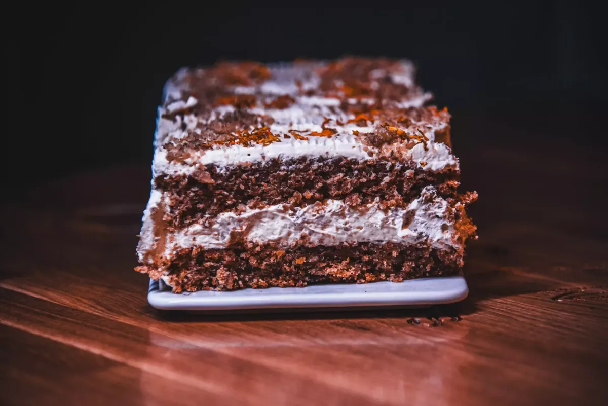 Tarta de bizcocho y nata